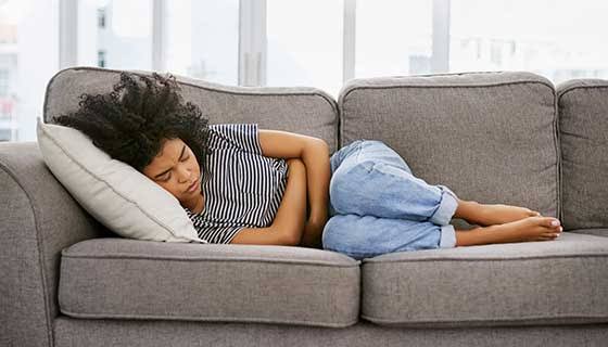 أعراض للدورة قد تدمر علاقاتك؛ هكذا تتفادينها